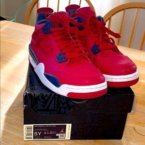 Air Jordan 4 Retro size 5 (GS)